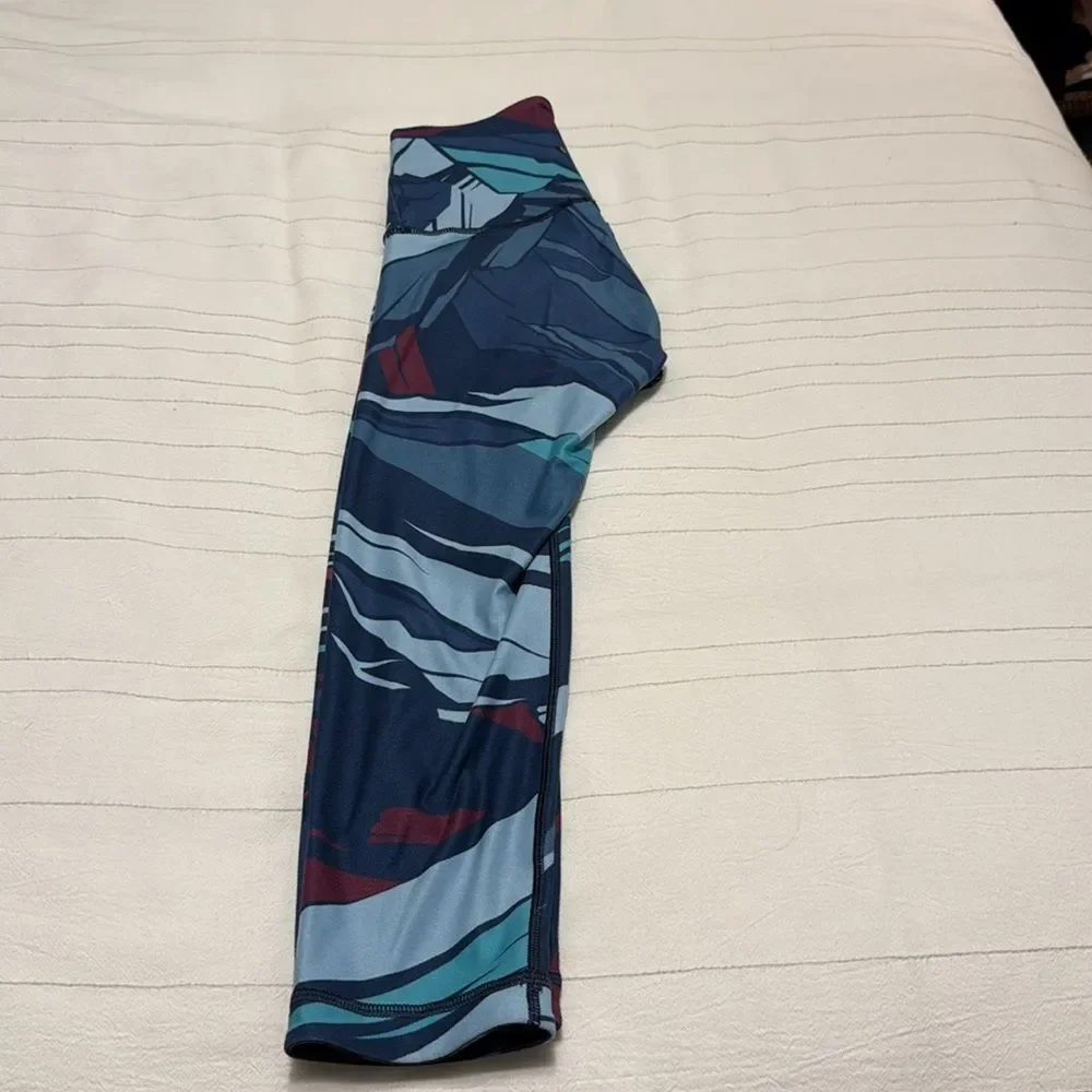 Peloton Women WITH Expedition High Waist Revesible Capri Legging Size X-Small - Picture 4 of 9